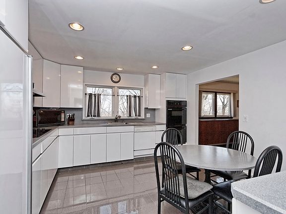 2nd image of 11 Mohawk Ave