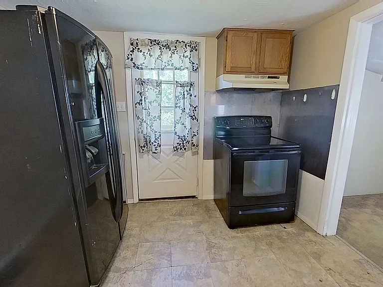 137 Pear Ave — Photo 3
