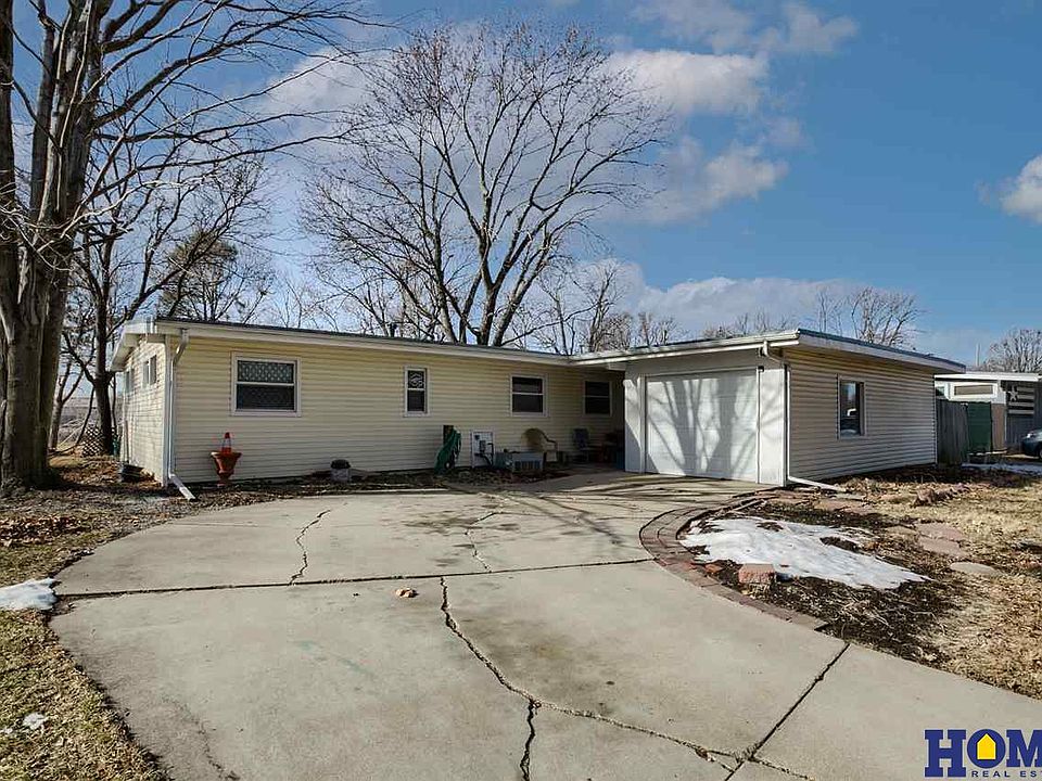 1st image of 521 Eastborough Ln