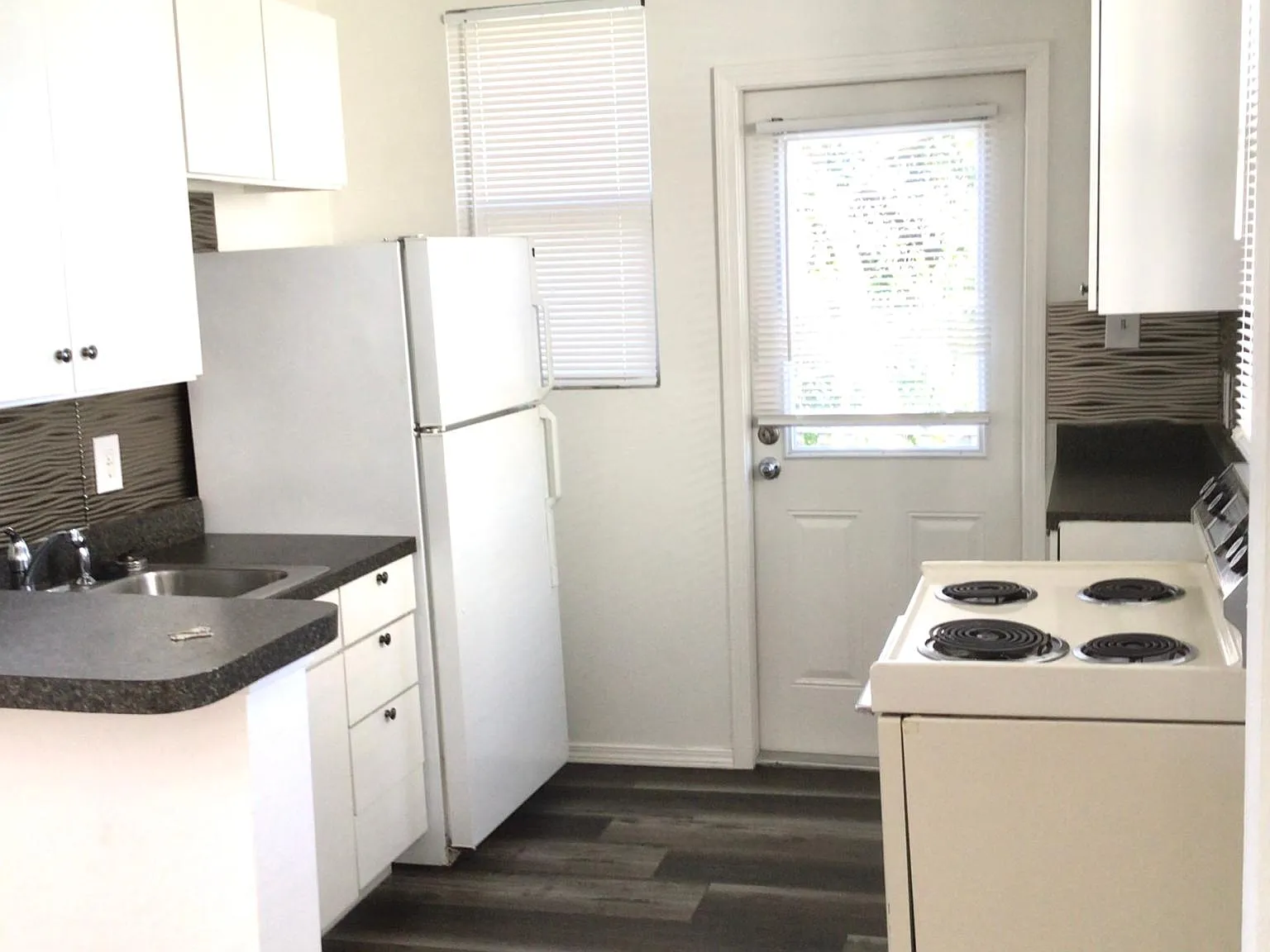 2220 Avenue P — Photo 4