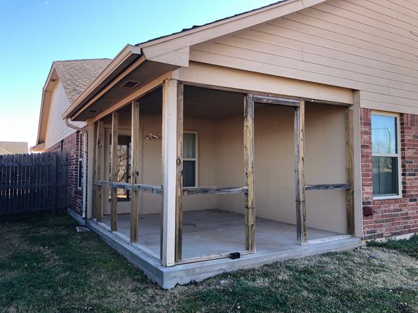 813 Beechwood Way, Moore, OK 73160