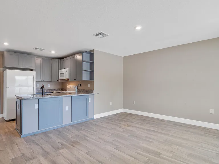 1405 Avenue G #A — Photo 8