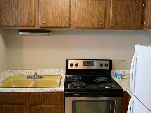 3rd image of 607 W Wrightwood Ave APT 605