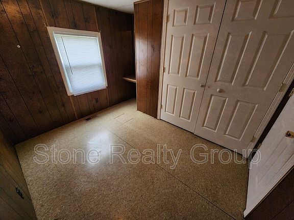 5th image of 905 N Virginia St