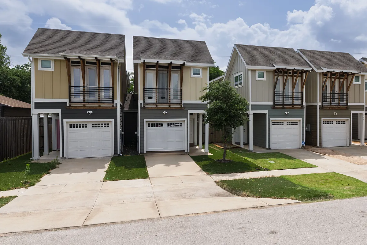 View of the outside of the unit and neighborhood. - 450 S Edna Ave