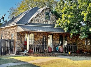 308 S 14th St, Arapaho, OK 73620