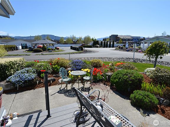 3rd image of 440 W Inlet Lane