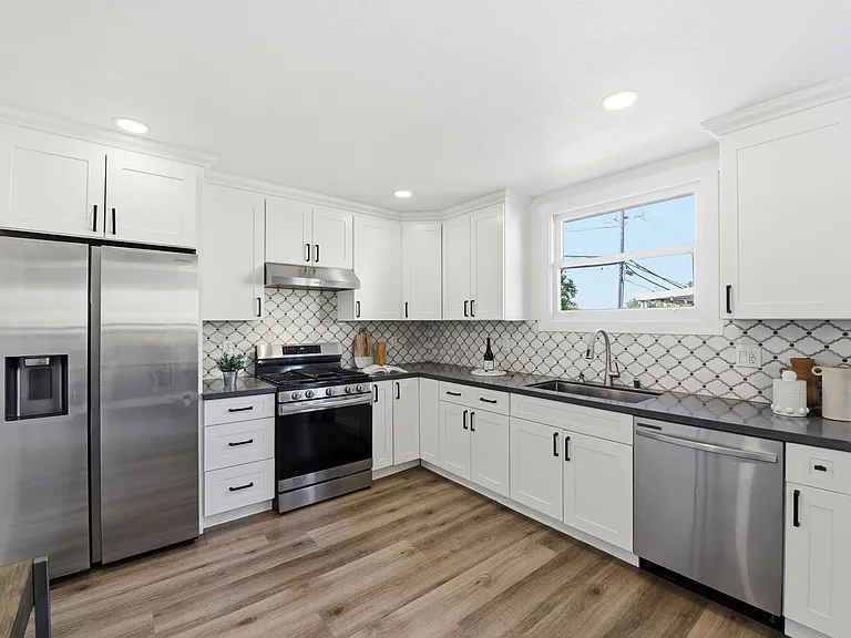 641 Toyon Ave — Photo 6