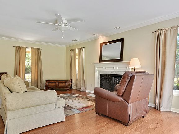 4th image of 14 Sweetwater Ln