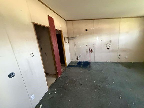 4th image of 110 Bell St