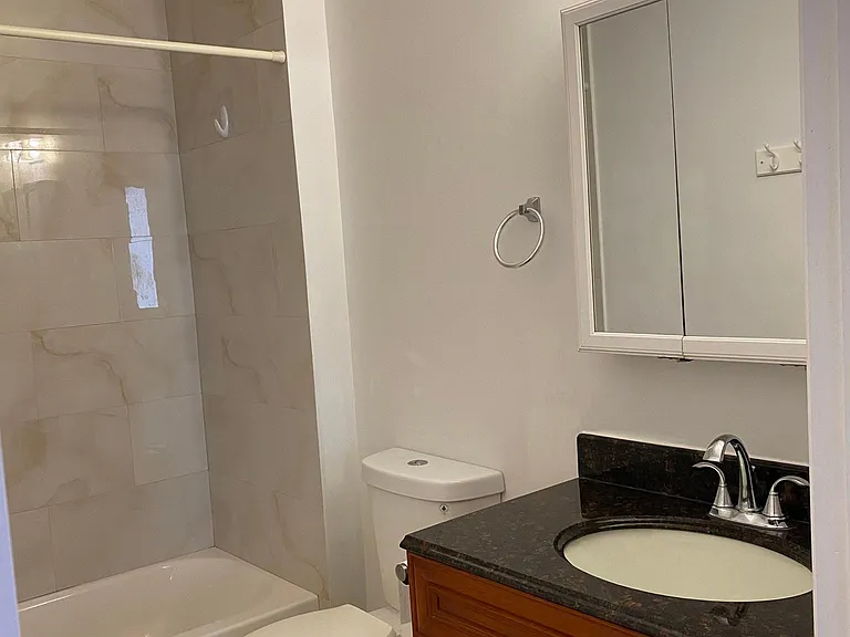 1028 Wood St #3F — Photo 11