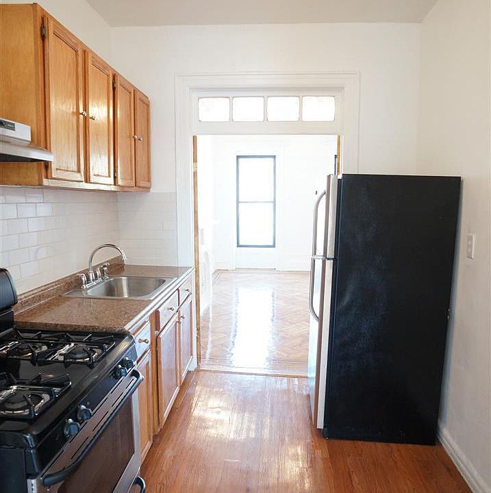 2nd image of 502 Madison St #3