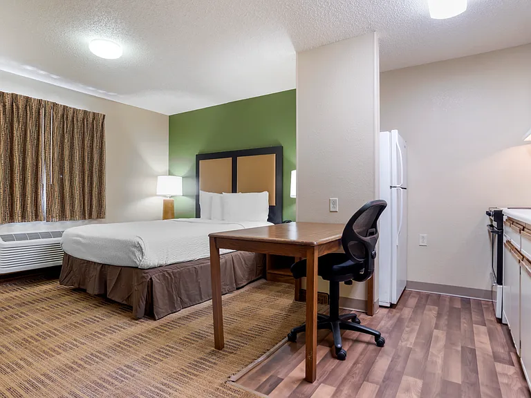 Studio Suite - 1 Queen Bed