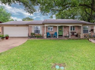 2600 Shady Brook Dr, Bedford, TX 76021