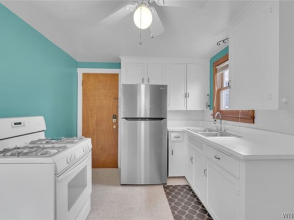 3rd image of 152 Pullman Ave