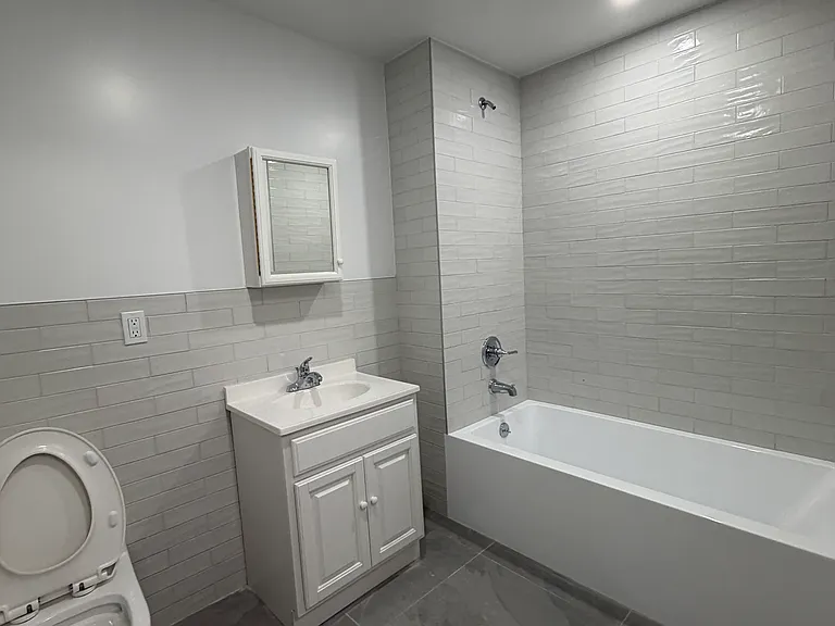 2512 Bronx Park E #B — Photo 22