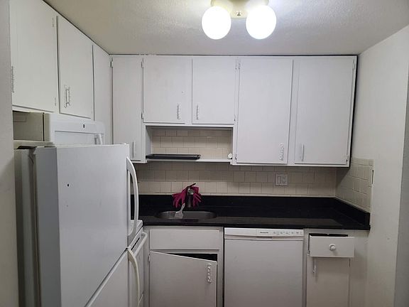 3rd image of 215 Winter St APT 4B