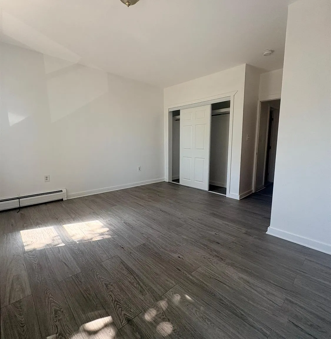3 bed, 1.0 bath, 2128 sqft, $2,900 — Photo 4