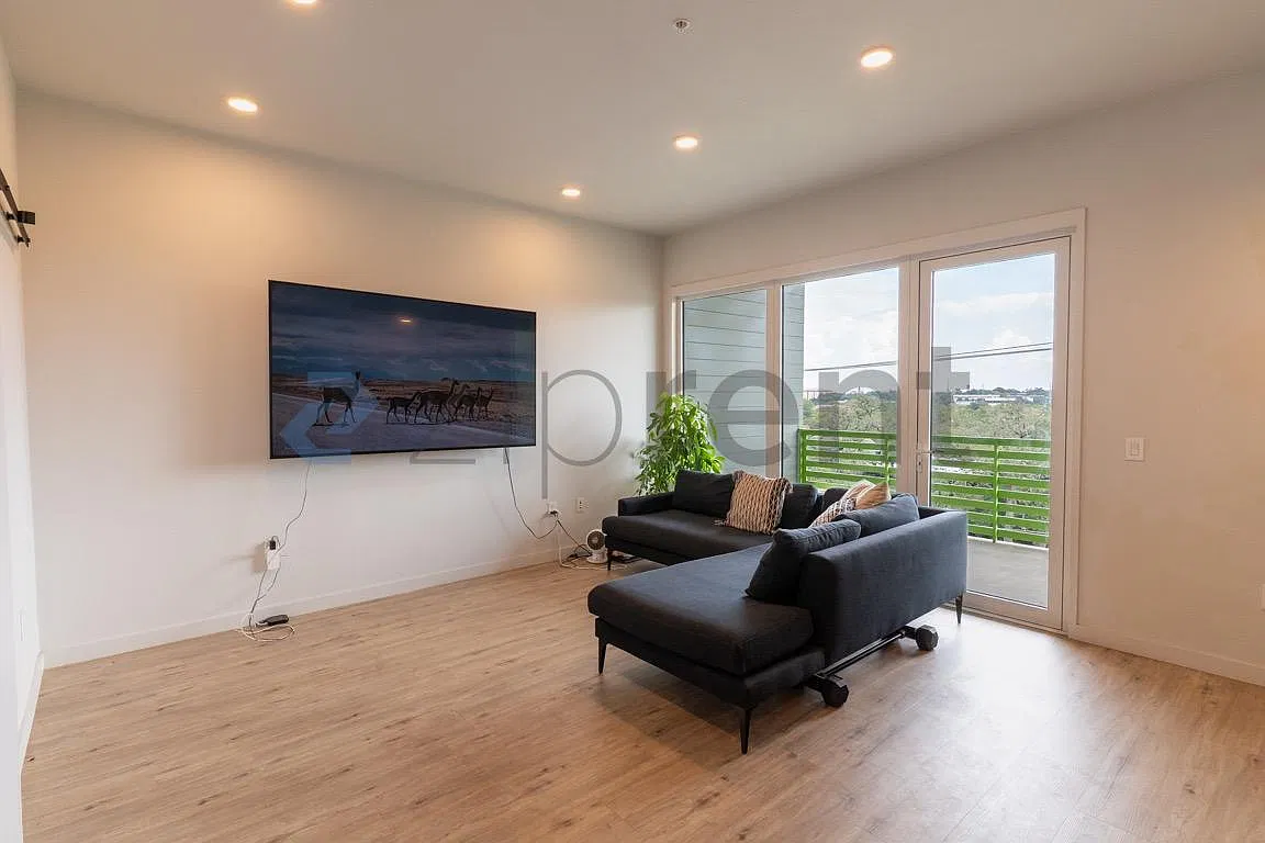1 bed, 850 sqft, $1,999 — Photo 2