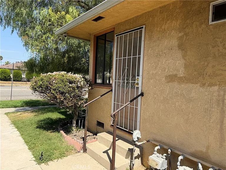 1340 N Buena Vista St #A — Photo 11