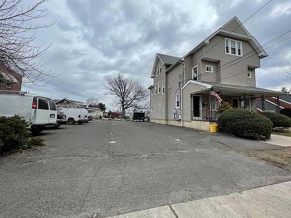 Large driveway with ample parking for up to 6 cars