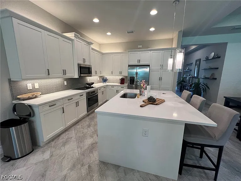 11624 Stonecreek Cir — Photo 23