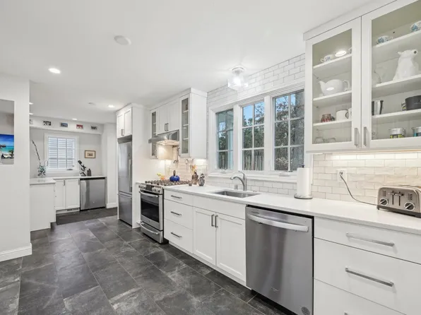 902 Waban Hl, Madison, WI 53711