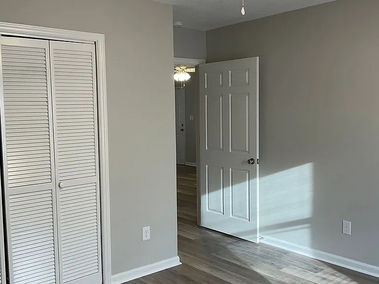 325 Robinson Rd — Photo 4