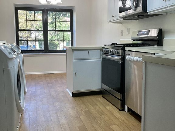 4th image of 907 Arlington Dr