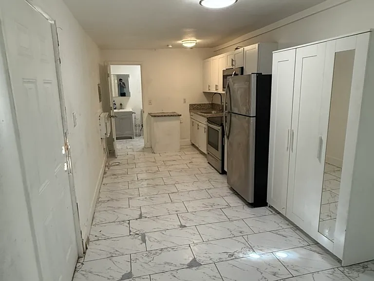 245 W Philadelphia Ave #7 — Photo 2