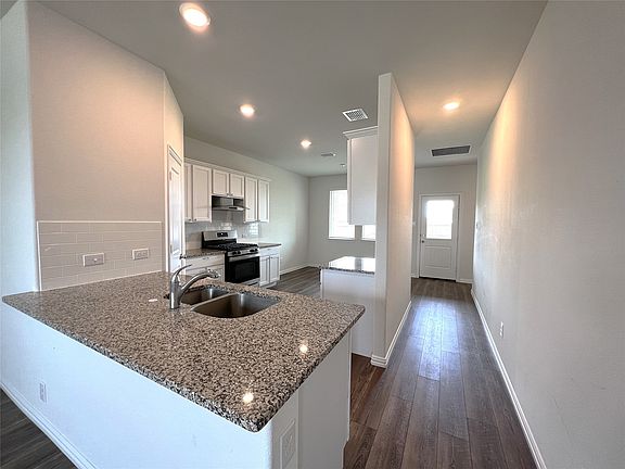 5th image of 1511 Avery Pointe Dr