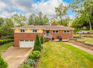 2455 Berkshire Dr, Pittsburgh, PA 15241