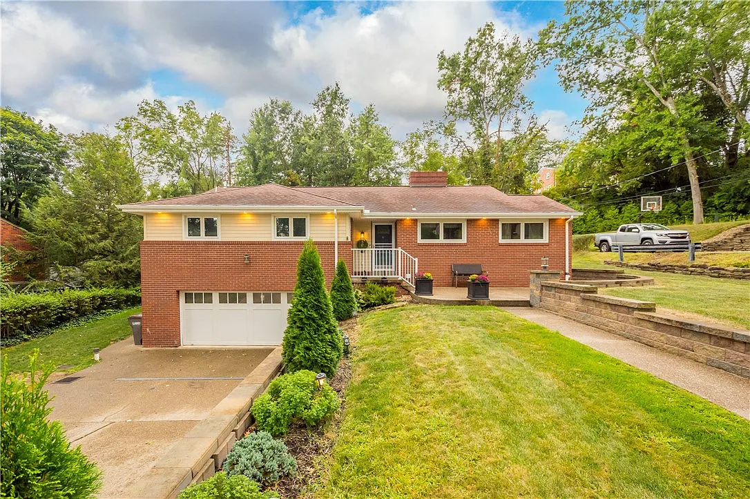 2455 Berkshire Dr photo 1