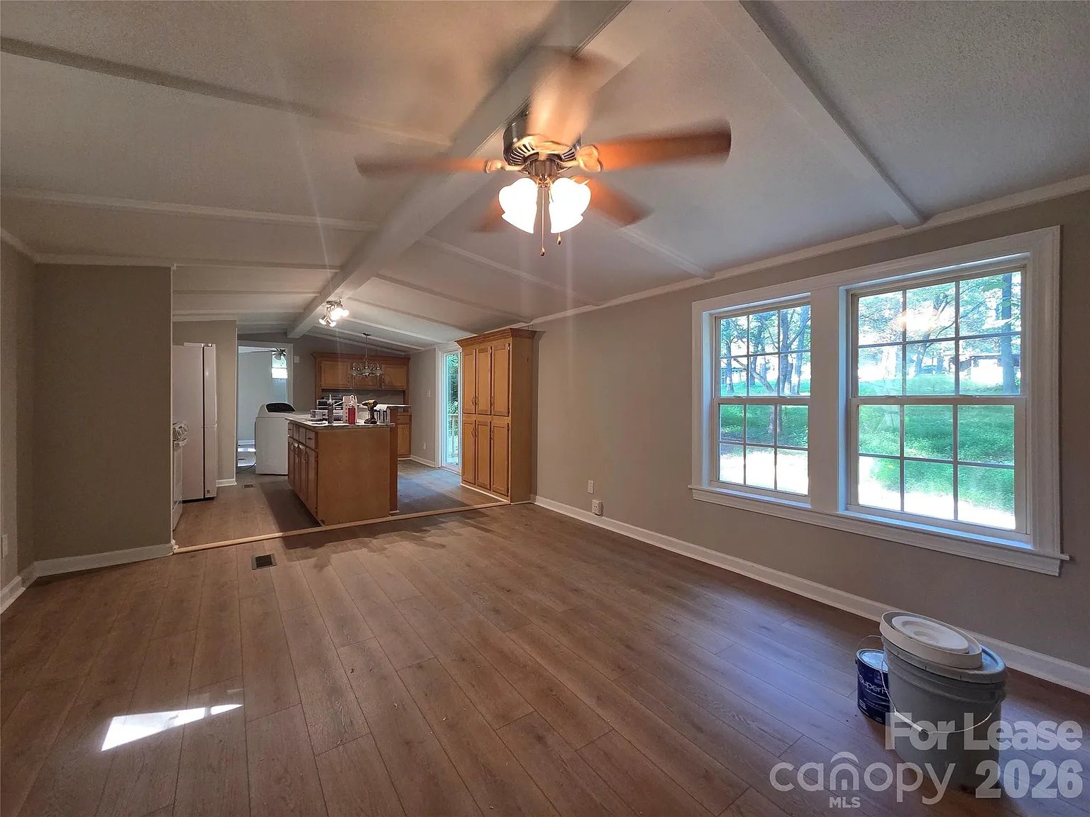 3 bed, 2.0 bath, 1064 sqft, $1,600 — Photo 2