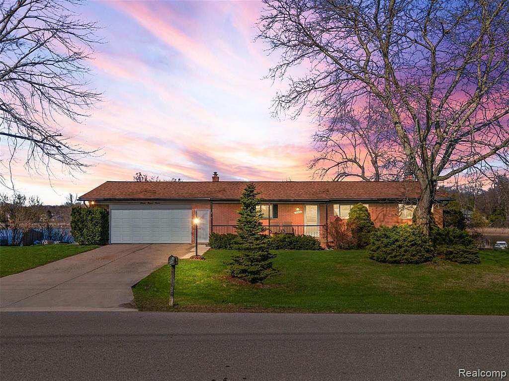 599 Tanview Dr, Oxford, MI 48371 Zillow