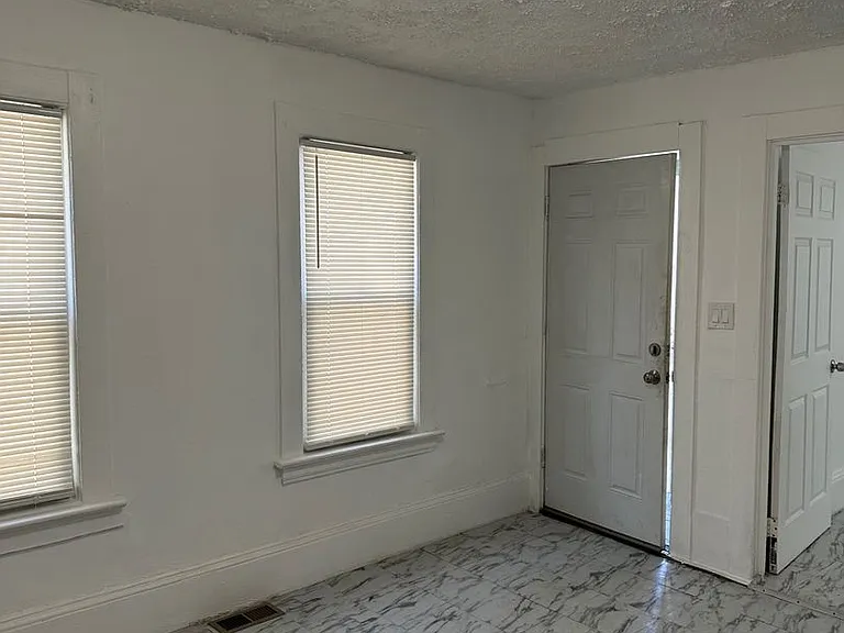 5700 Luther Ave — Photo 20