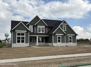 11 Hawthorne Xing, Perrysburg, OH 43551