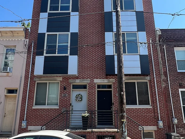 2133 Mountain St — Photo 1