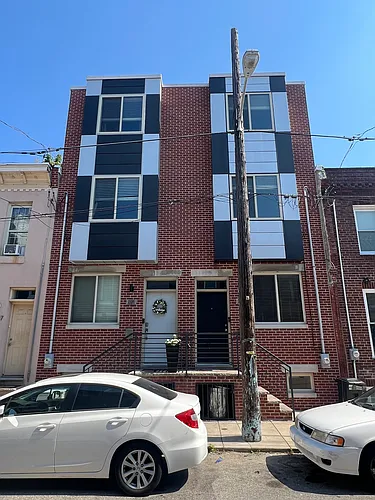 2133 Mountain St Photo 1
