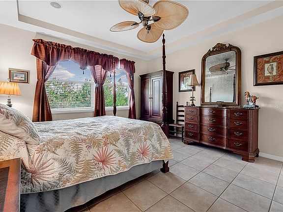3rd image of 5539 Sir Churchill Dr
