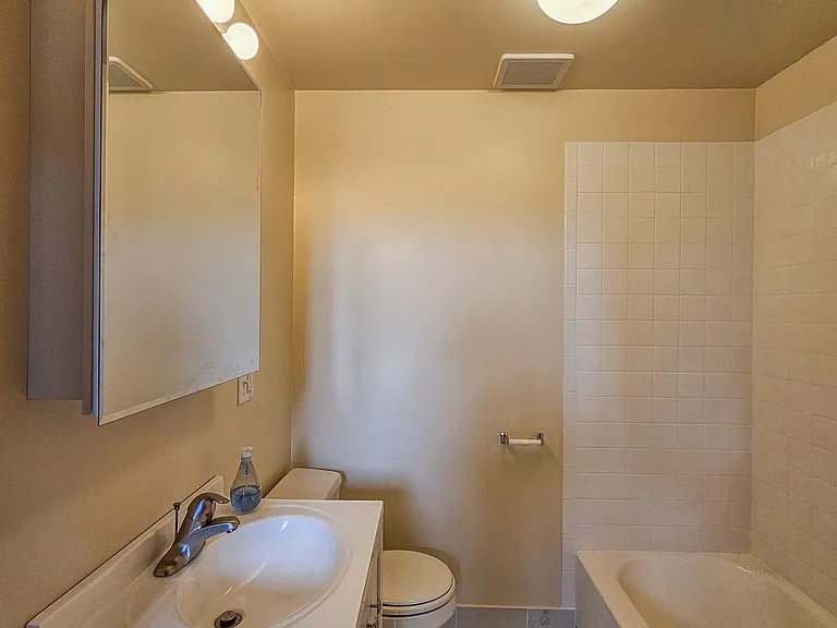 1957 W Chicago Ave #3R — Photo 1