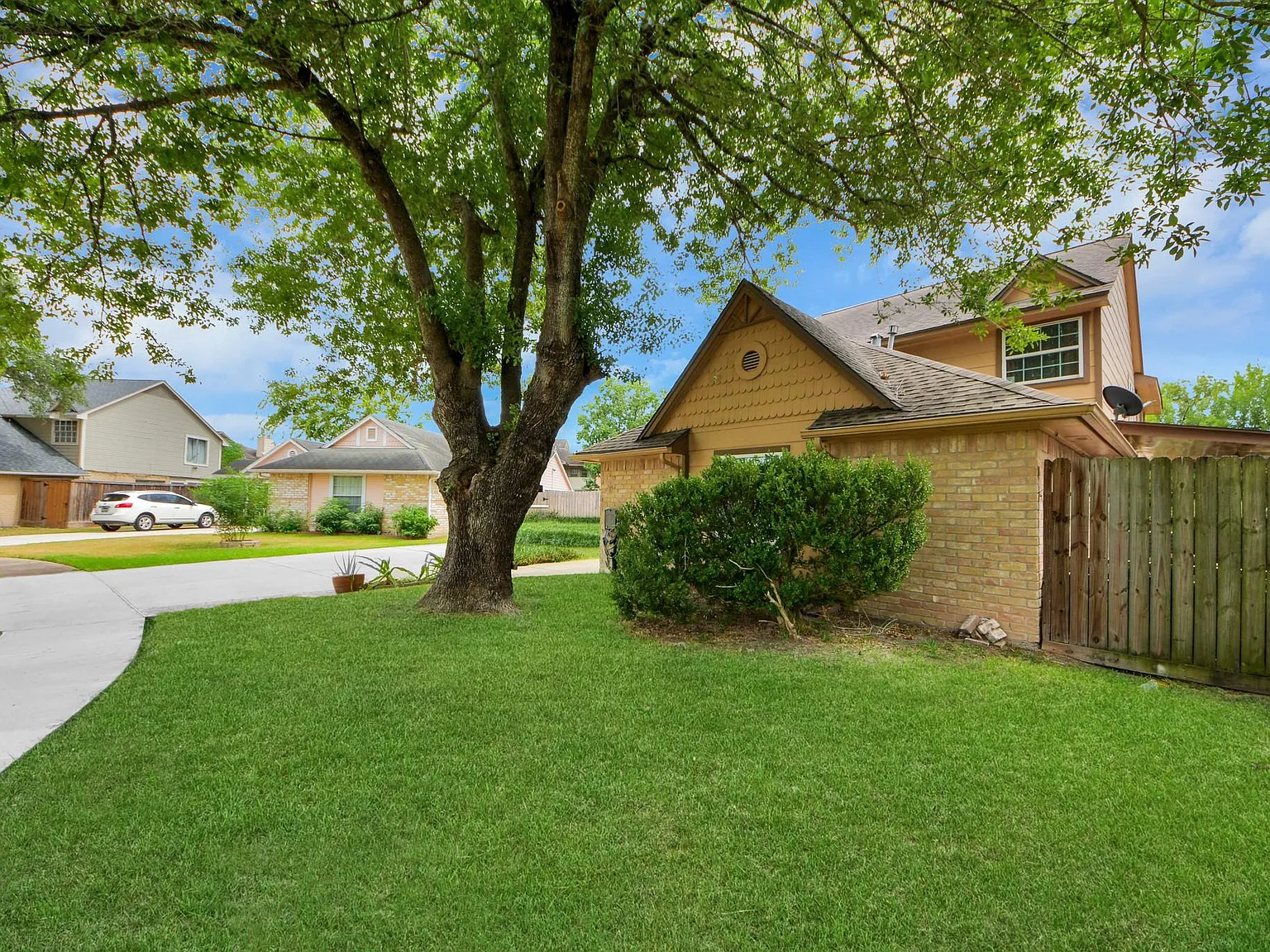 4 bed, 2.5 bath, 2210 sqft, $2,500 — Photo 4