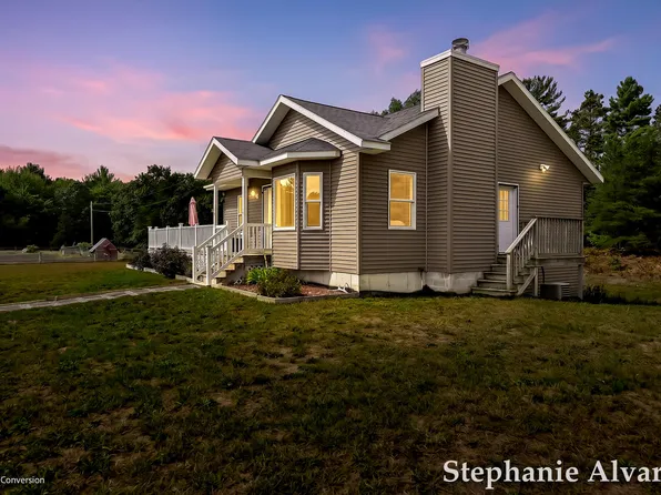 8616 S 72nd Ave, Montague, MI 49437