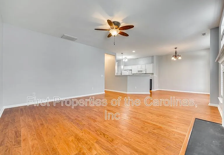 618 Bayou Cir — Photo 15