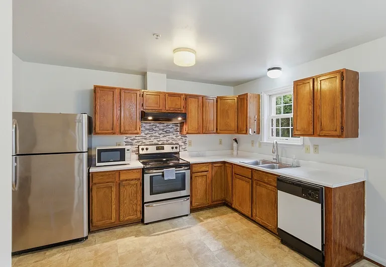 1033 Higgins Way #1 — Photo 4