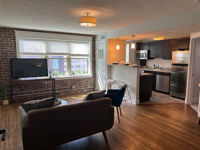 628 Park Ave — Photo 95