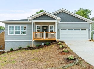 105 Greenwood Fields Dr, Asheville, NC 28804