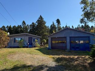 10 Western Ledge Road, Gouldsboro, ME 04624