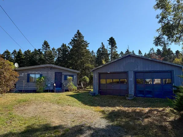 10 Western Ledge Road, Gouldsboro, ME 04624