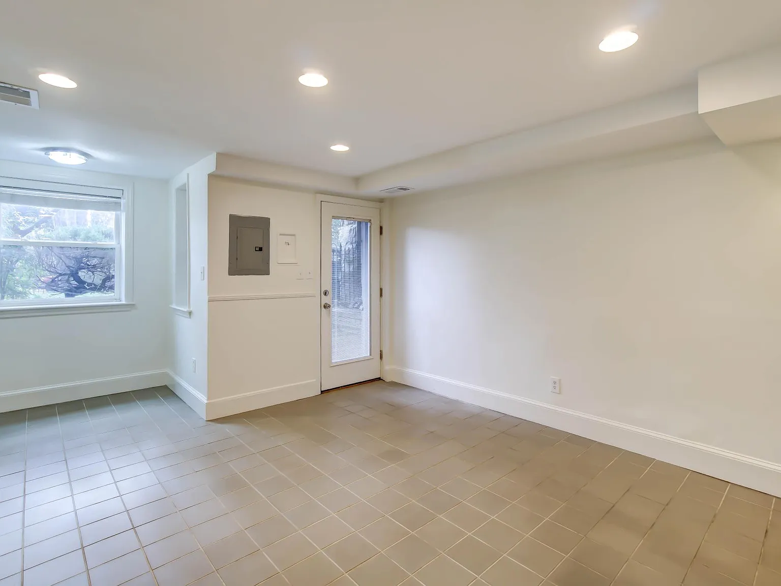 1014 S Carolina Ave SE — Photo 4